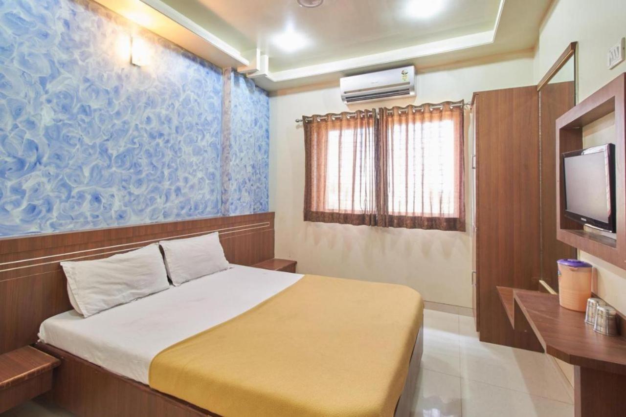 Hotel Jain Residency Ширди Екстериор снимка
