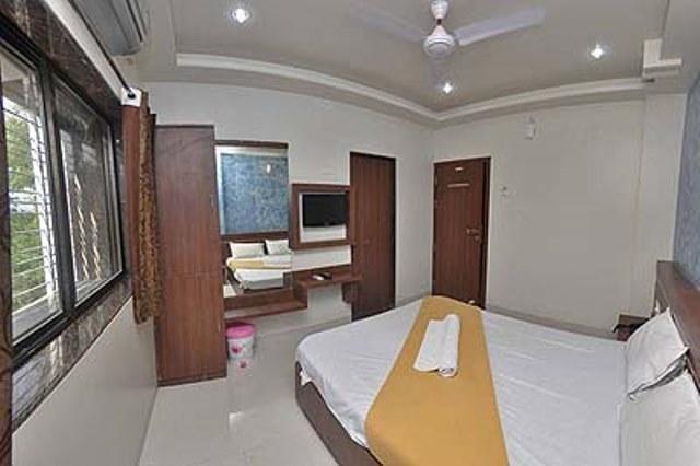 Hotel Jain Residency Ширди Екстериор снимка