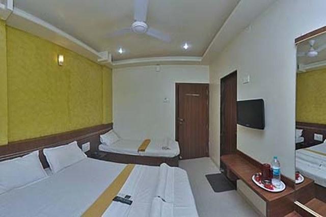 Hotel Jain Residency Ширди Стая снимка